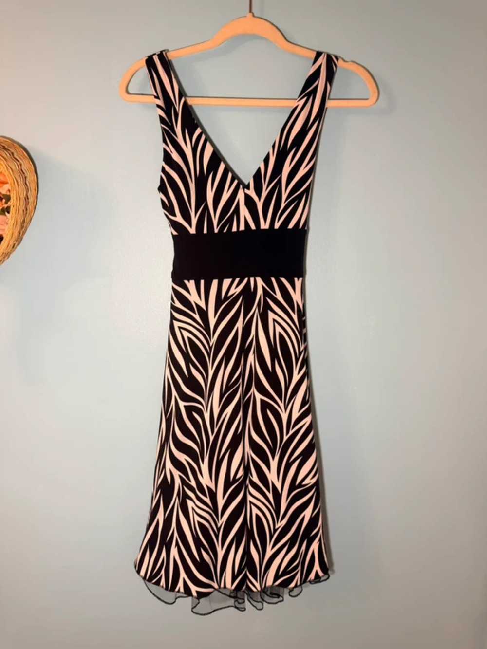 Speechless black and blush zebra leaf print V-neck dress, black waistband, mesh
